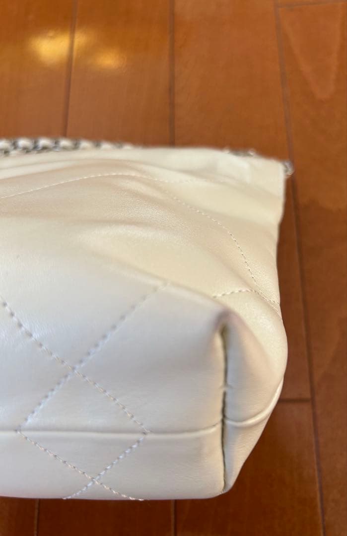 シャネル　ショルダーバッグ　白　ノベルティ