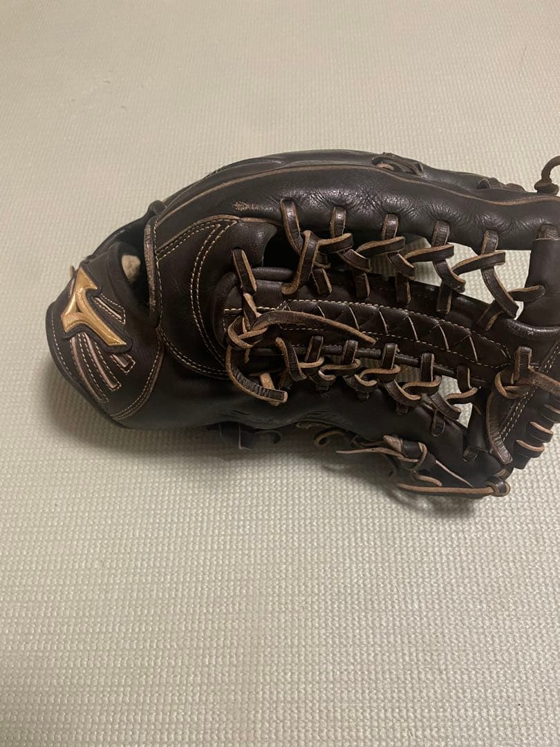 Mizuno レザーグローブ 黒 ゴールドロゴ