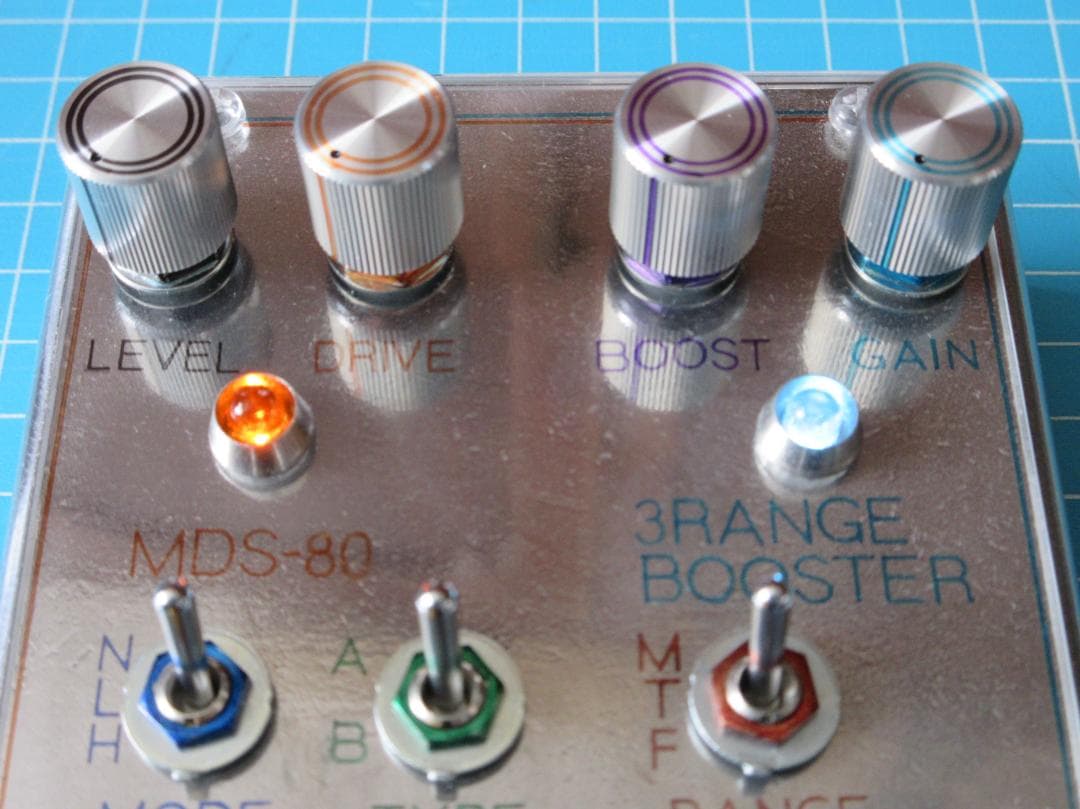 ディストーションとブースターがセットのハンドメイドエフェクター