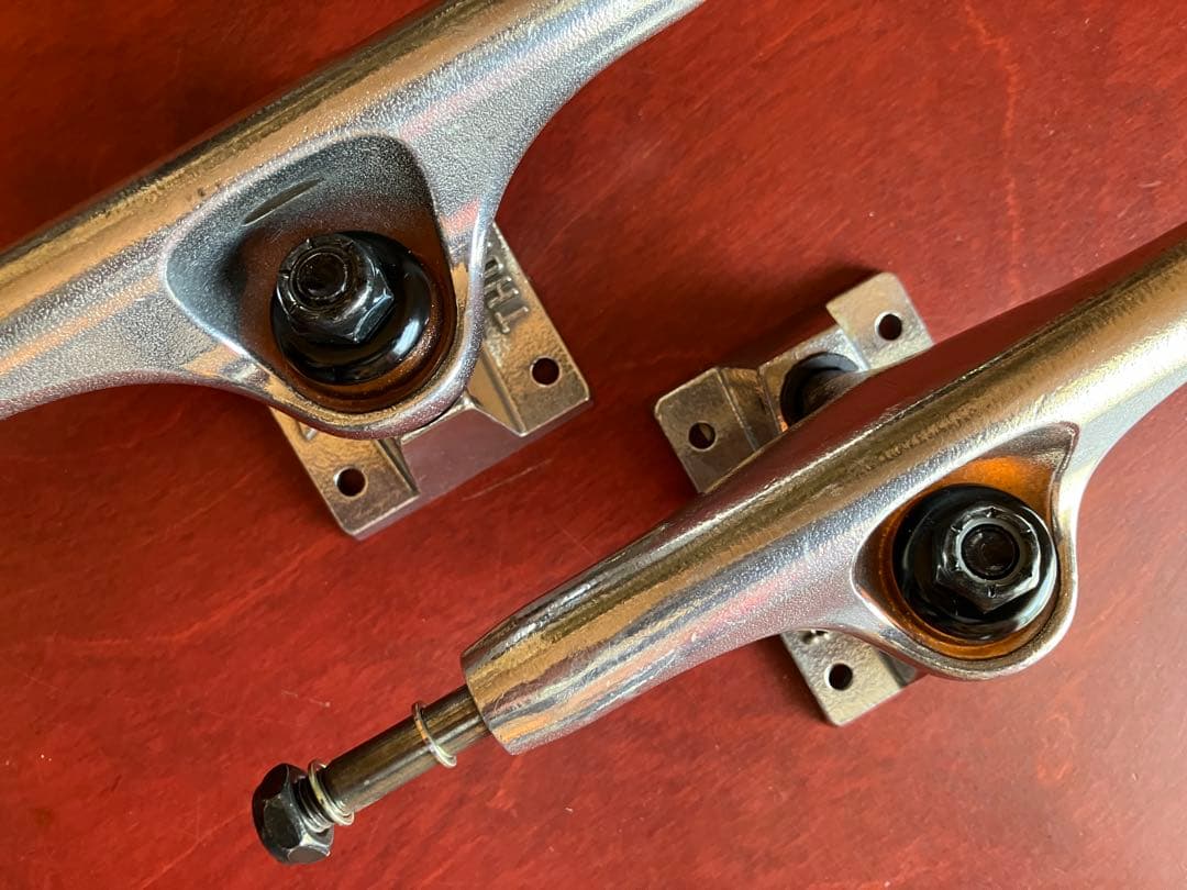 送料込 新品未使用THUNDER TRUCKS 148 HI 正規品本物です