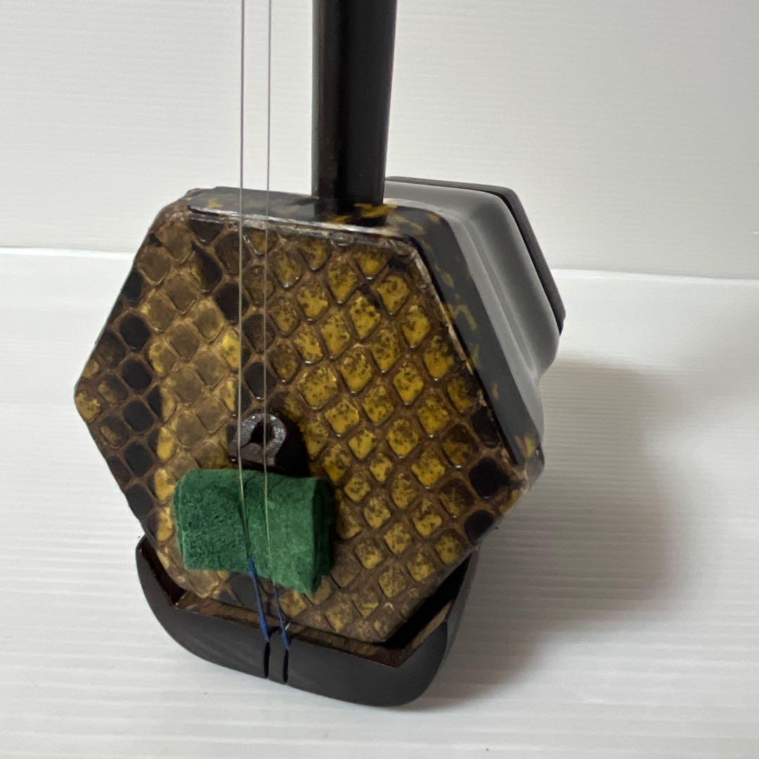万菊根製　二胡　紅木　精品　萬菊根　蛇皮　弦楽器　ケース