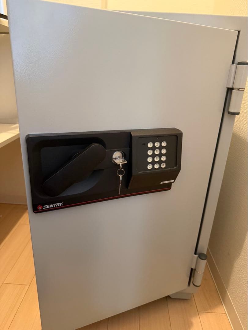 Sentry 金庫 グレー 2段棚付き