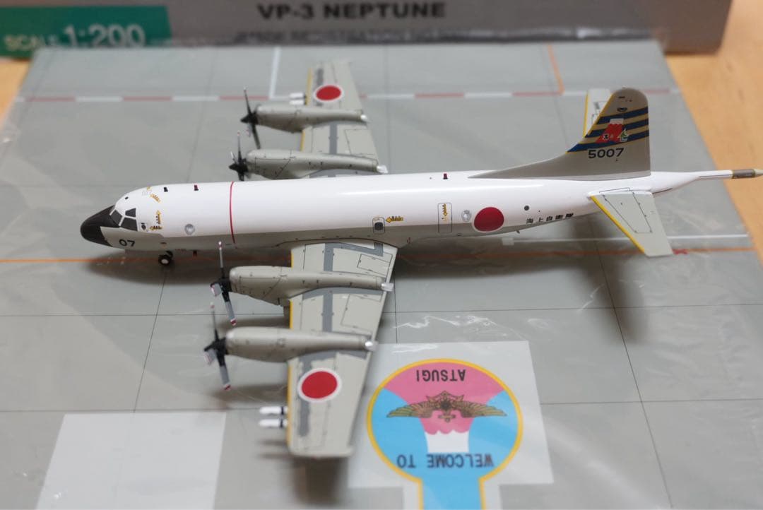 全日空商事 1/200 海上自衛隊　P-3C エプロンプレート付き
