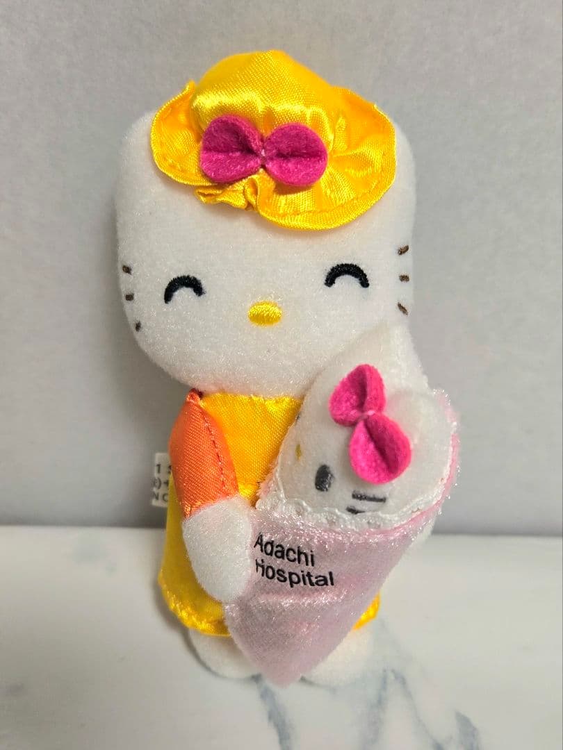 足立病院　キティちゃん　マスコット