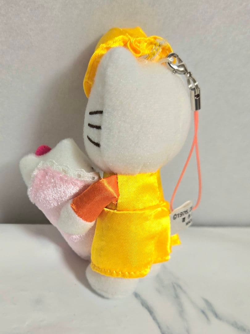 足立病院　キティちゃん　マスコット