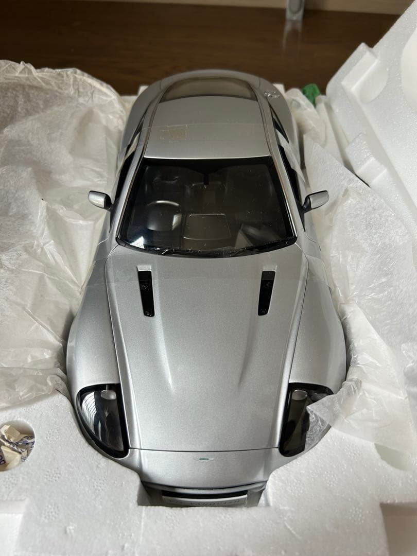 京商 Aston Martin V12 Vanquish 1/12　未使用品