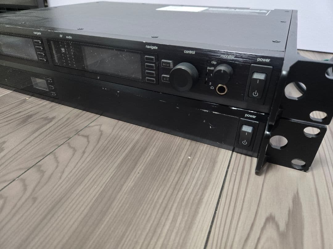 【SHURE】シュアワイヤレス受信機AXT400分配アンプAXT630セット