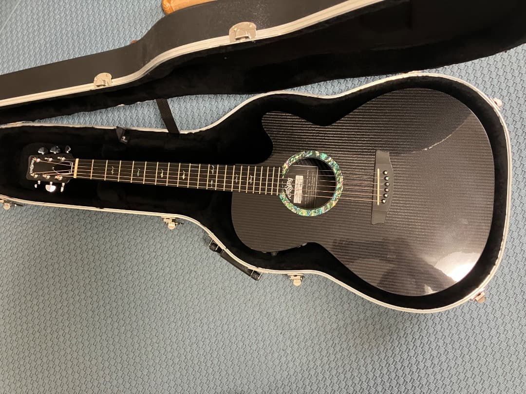 T*r様 RainSong WS1000N2 カーボンファイバー 　 ハードケー