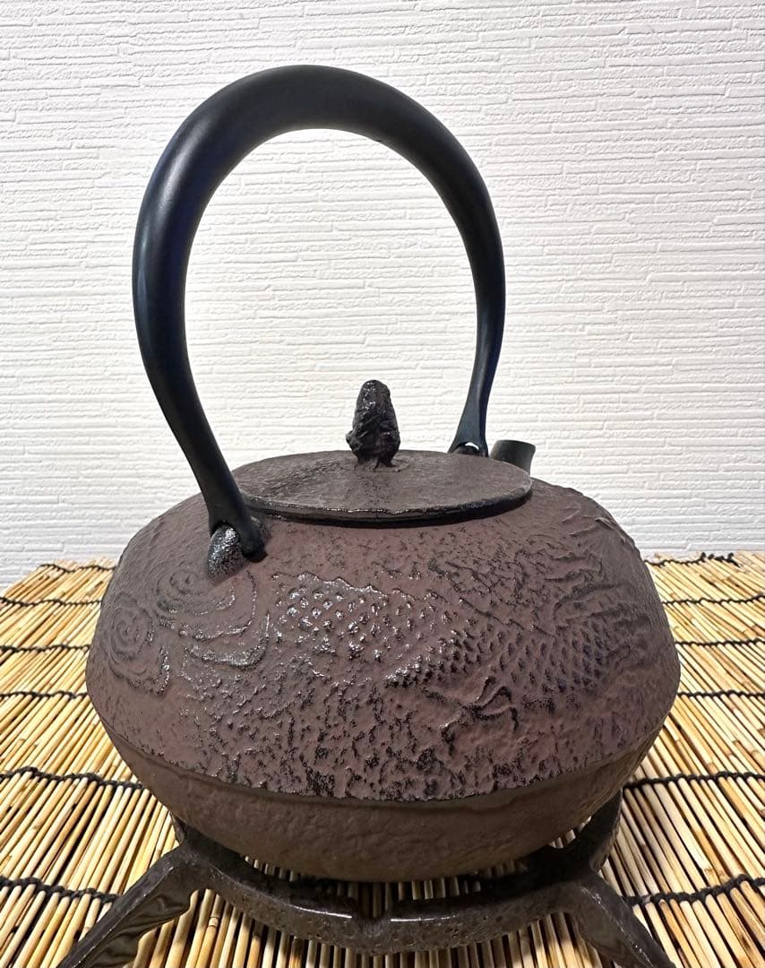 未使用品、供箱、栞、取説付　南部特製銘 １２型 龍文様　南部鉄瓶　南部鉄器