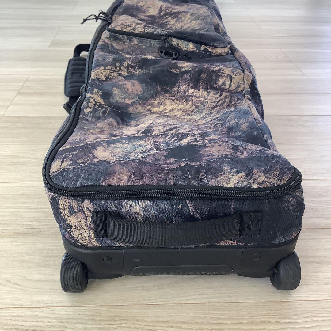 066BURTONバートンウィーリー ロッカースノーボードバッグキャスター166