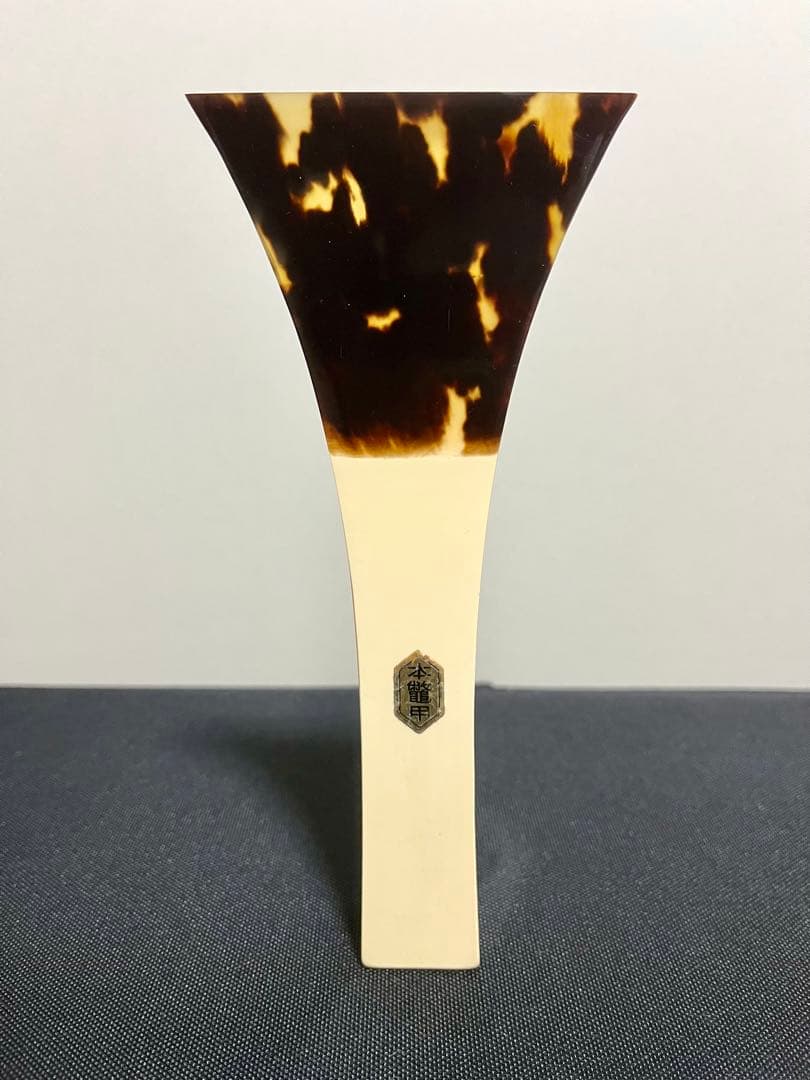 津軽三味線 段違い二本溝 トチ有 本鼈甲撥 軽量ハードケース付き 皮破れ無し