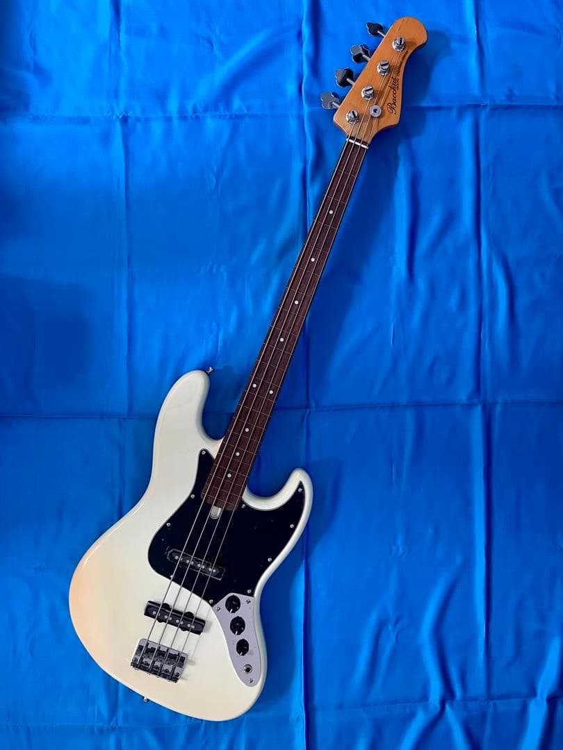 Bacchus バッカス フレットレスベース