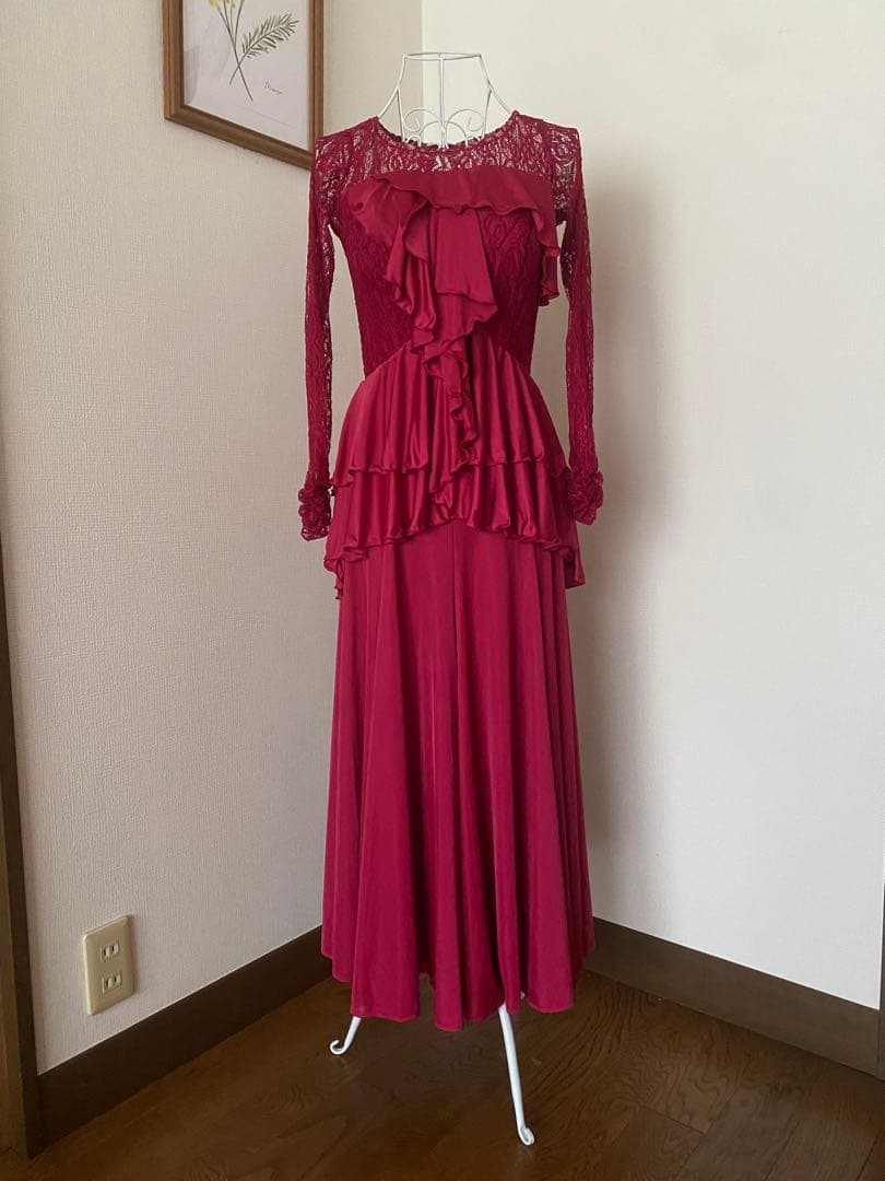 バーガンディ フリル パーティードレス