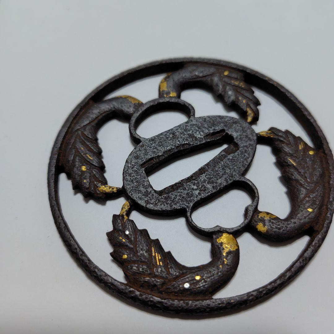 鉄製 鍔 二羽の鳥 金色装飾付き