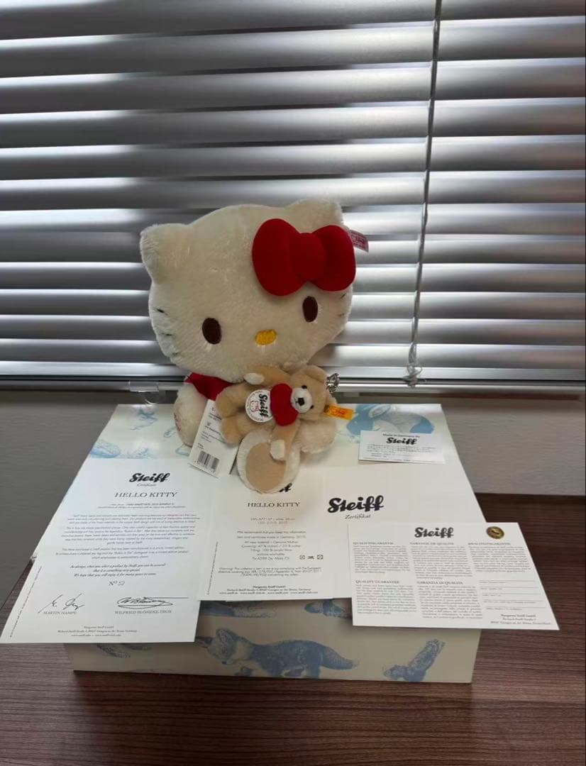 新品　Hello Kitty Steiff ぬいぐるみ 27cm 678097