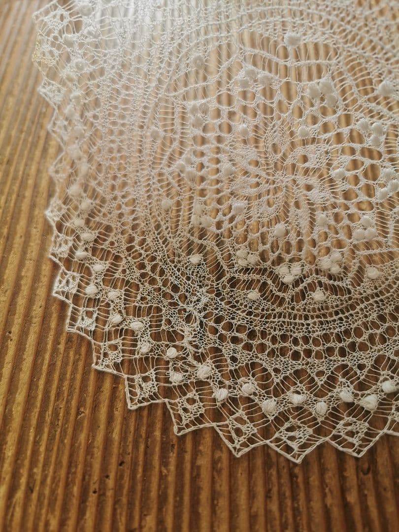 アンティーク ポルトガル レアなアゾレスレース極細糸ドイリー ふわふわの淡雪