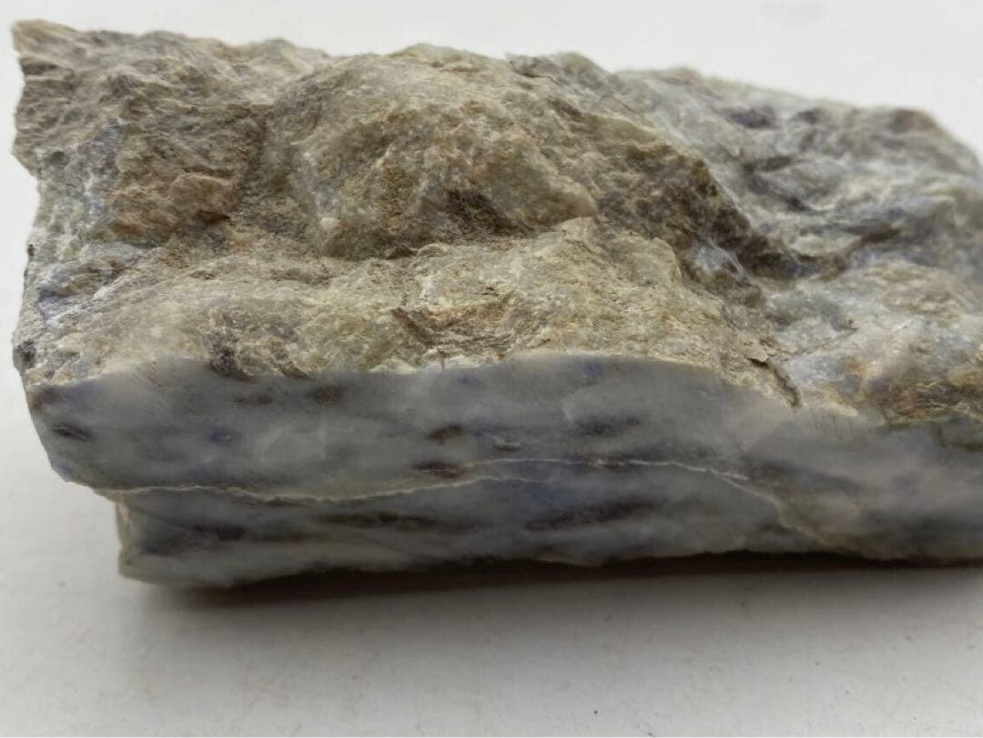 【P094】糸魚川石含有　翡翠　400g　天然石　新鉱物　イトイガワアイト　標本