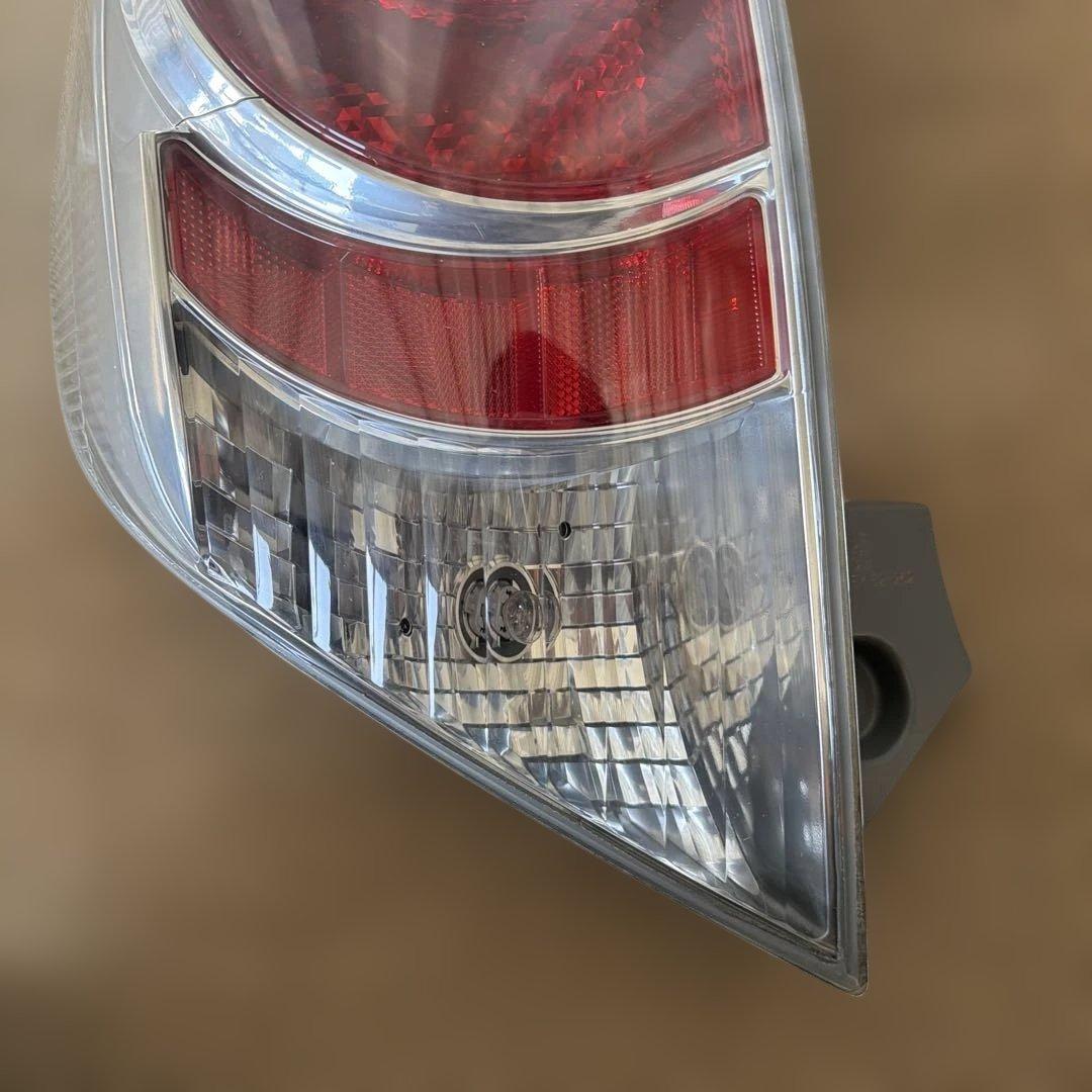 トヨタアクア NHP10 純正 左テールランプ