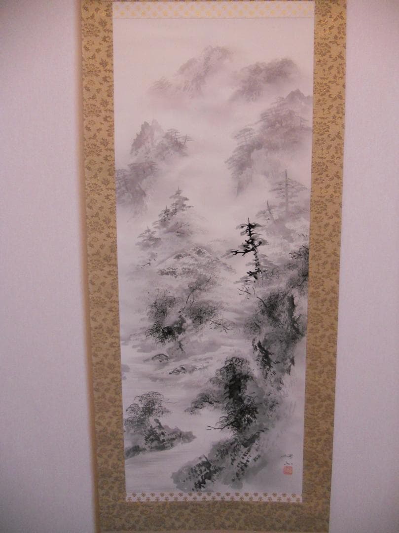 掛け軸 小倉理山 水墨山水 絹本 希少 軸装 茶道具 掛軸 共箱 です。