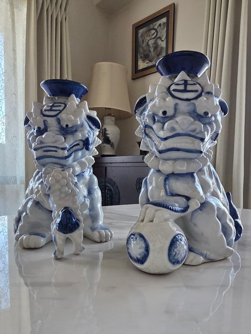 シノワズリ青白陶器 獅子蝋燭立て