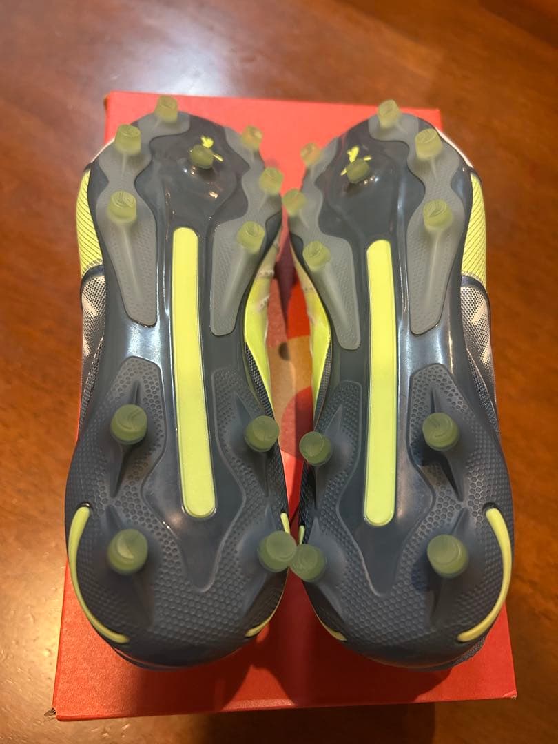 プーマ　キングアルティメット FG/AG（LONG PILE）