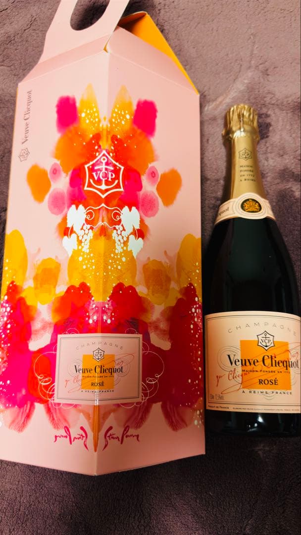 ヴーヴクリコ ロゼ 750ml シャンパン　リミテッドエディション