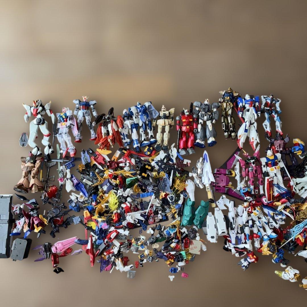 【ジャンク】ガンダム色々プラモデル組み立て品まとめ色々武器パーツなど２３体