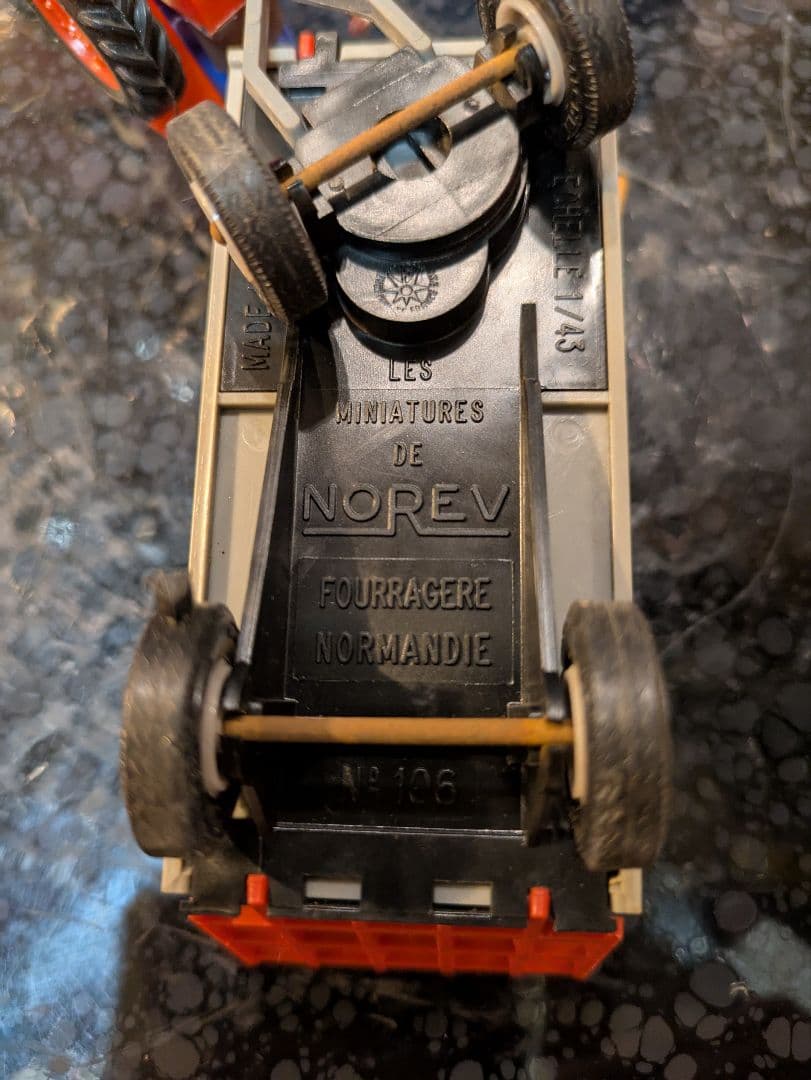 トラクターとトレーラーのミニカー フランス製 レア