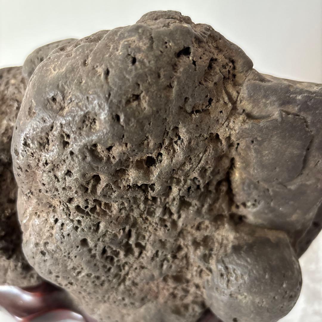 水石 加茂川石？木製台座付き鑑賞石 自然石 天然石 鉱物 置物