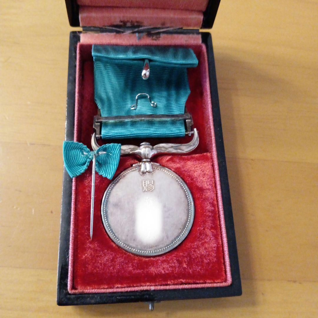 【激レア 珍品】緑綬褒章 純銀製 略綬付 共箱入 完品 勲章 褒章 徽章 78