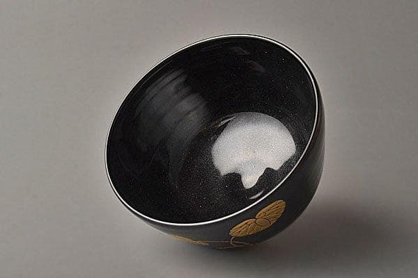 k473 茶道具　現代作家 泉涌寺 山川敦司造　双葉葵文黒茶碗
