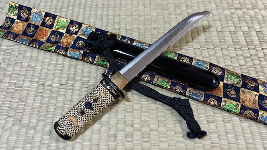 模造刀 拵え 短刀 二重刃文 御守刀 居合刀 高級刀袋付き 251012-1