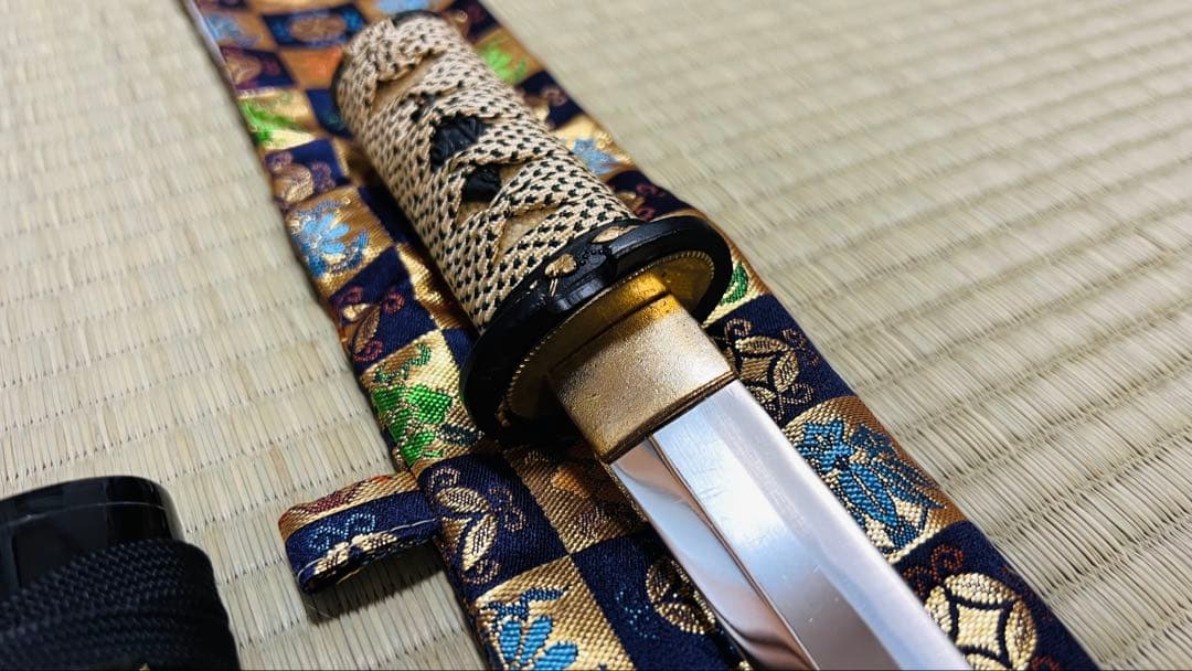 模造刀 拵え 短刀 二重刃文 御守刀 居合刀 高級刀袋付き 251012-1