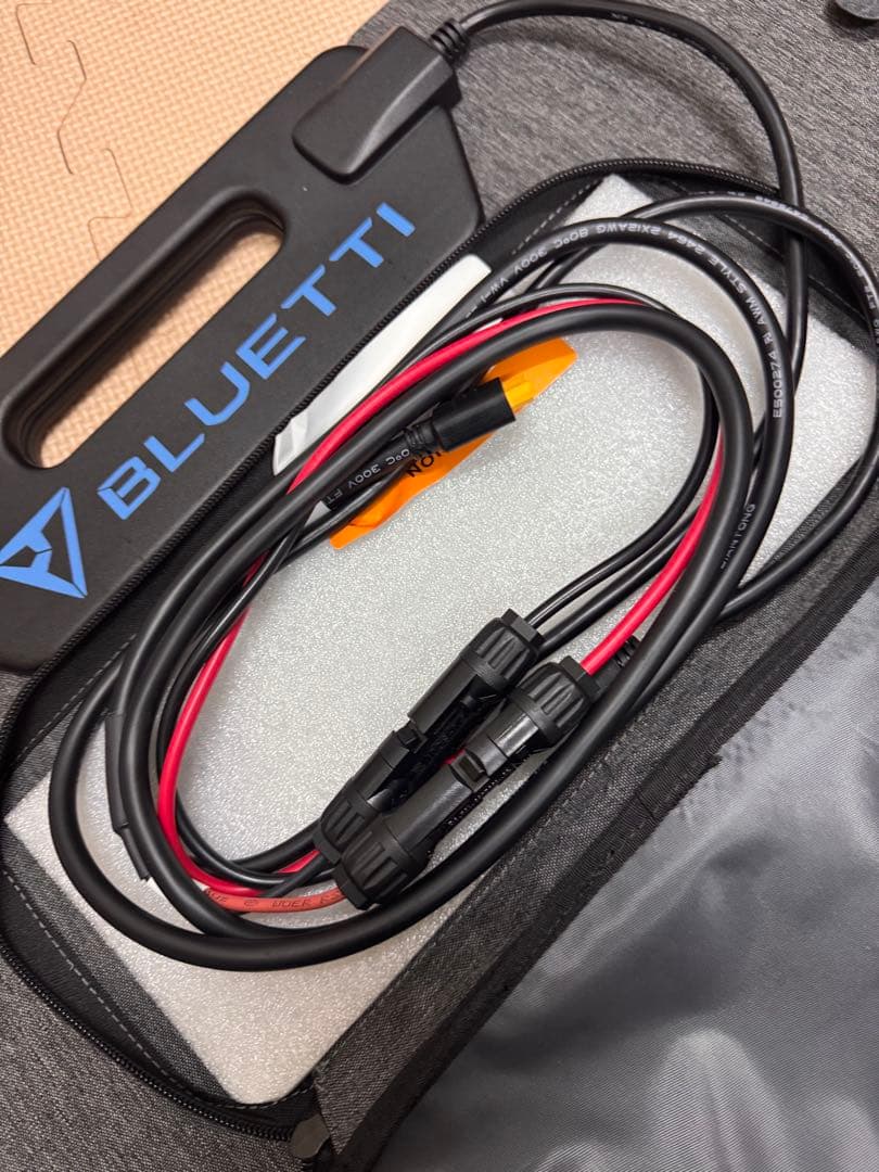 B*F様 BLUETTI 折りたたみ式ソーラーパネル　100w
