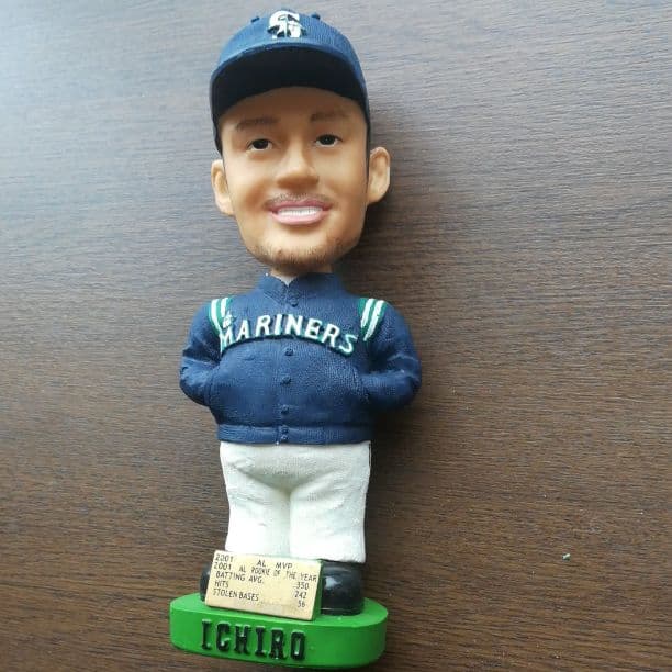 イチロー　ボブルヘッド　限定品