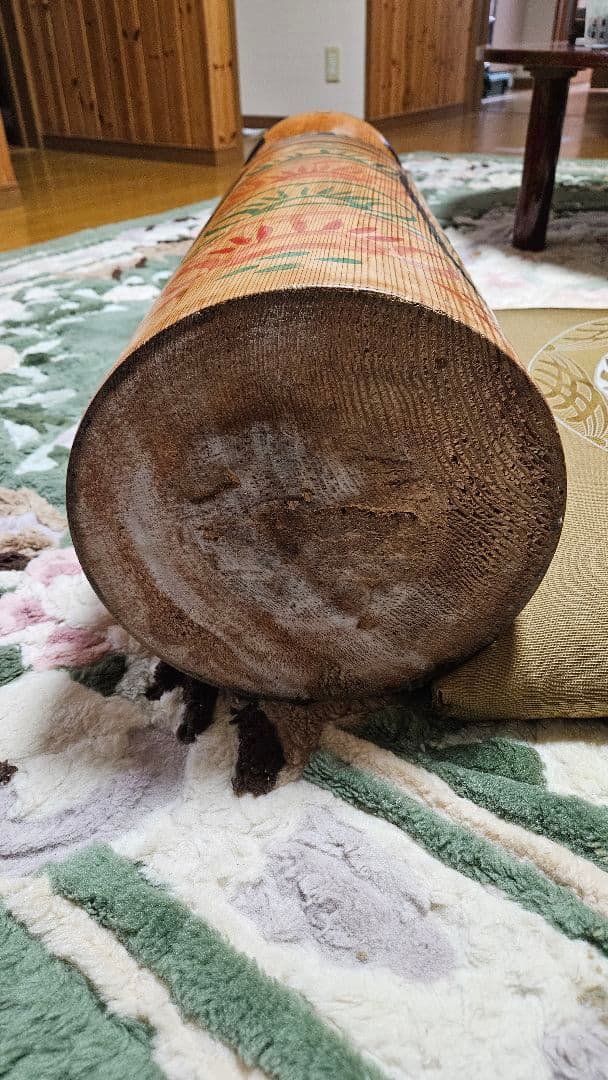 巨大な木地山こけし