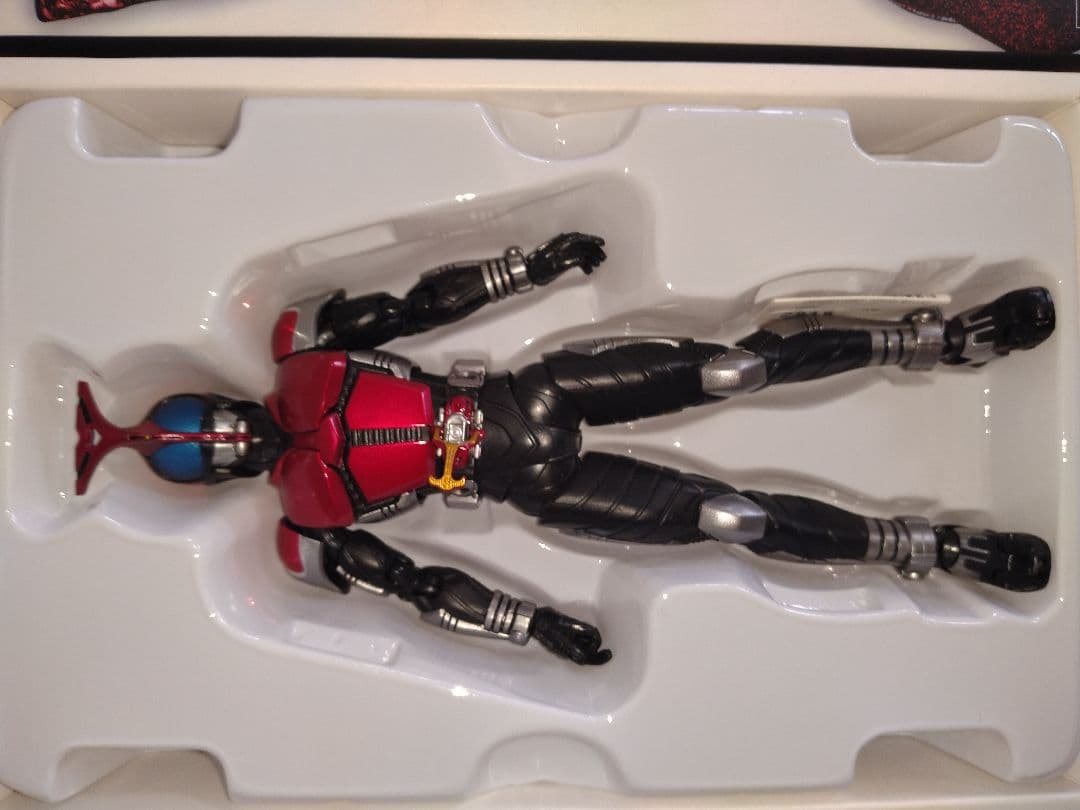 S.H.フィギュアーツ真骨彫　仮面ライダーカブト　ライダーフォーム