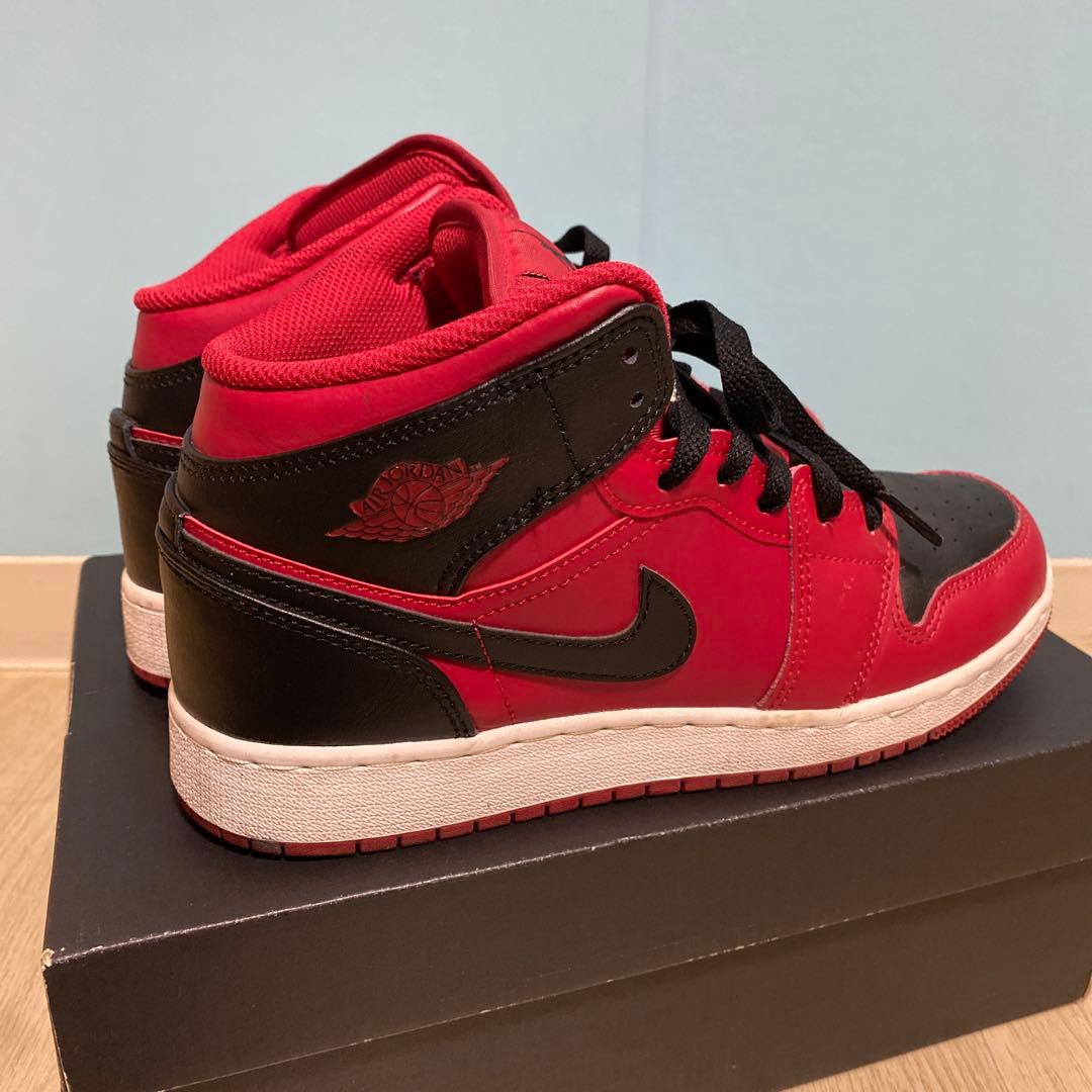 ナイキ エアジョーダン 1 ミッド　スニーカー