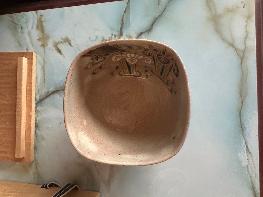 花模様 四角形 陶器 茶碗