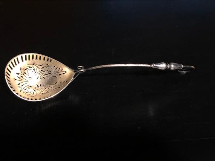 アンティーク　スターリングシルバーの穴開きレードル