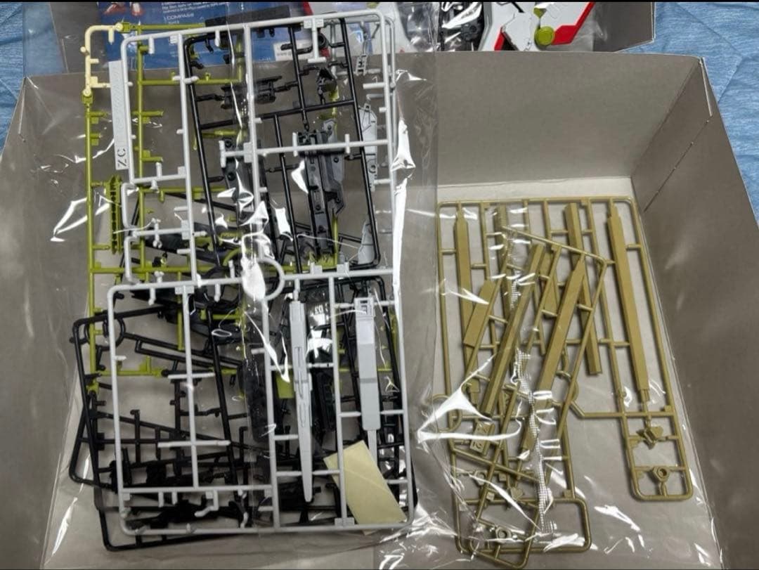 か*よ様 HG デスティニーガンダム SpecII &ゼウスシルエット　組立途中