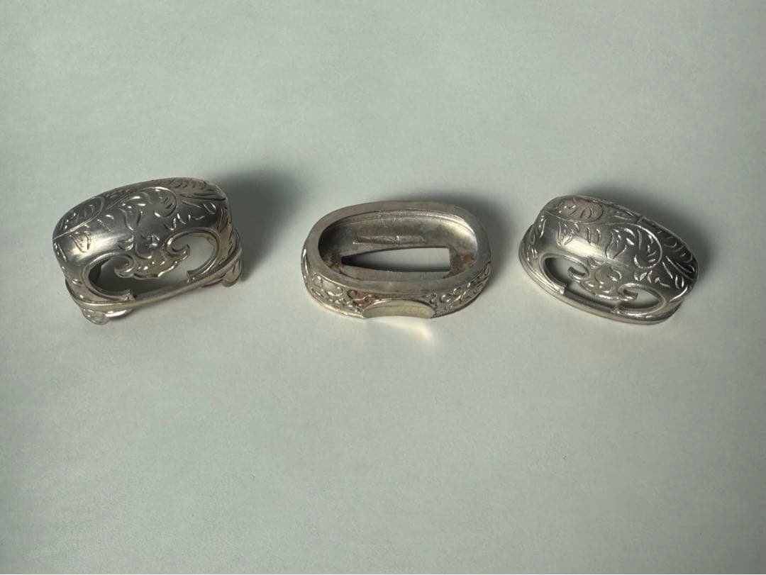 日本刀装具　合口拵え　唐草の図　縁頭　鯉口　銅地　鍍銀