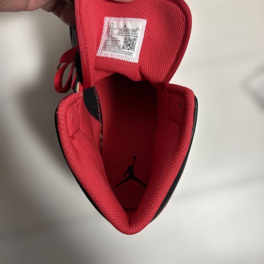 ナイキ エアジョーダン1 ミッド \"ブレッドトゥ\"