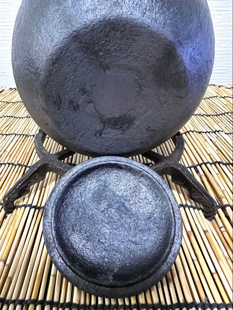 未使用品コンディション 南部秀山堂 佐藤 勝弘作 １５型 砂鉄瓶 鉄瓶　南部鉄瓶