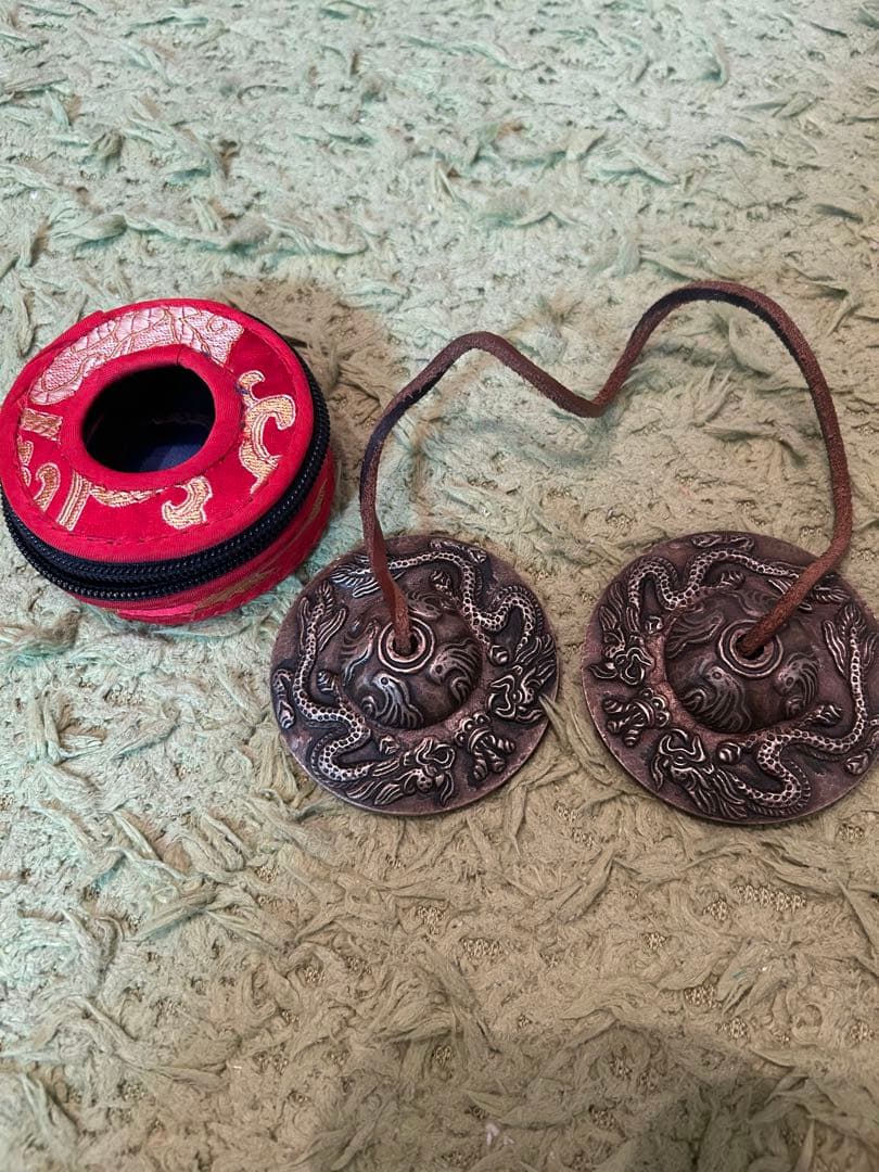 ネパールのドラゴン模様ティンシャ