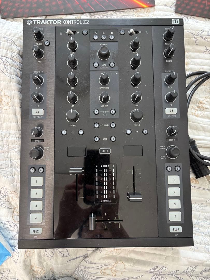TRAKTOR KONTROL Z2 コントローラー
