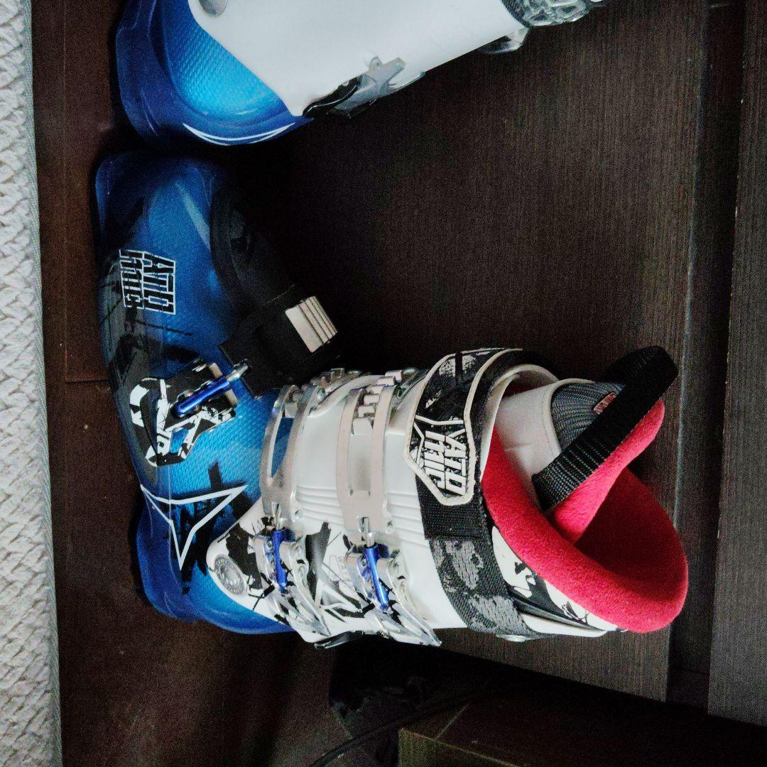 スキー用ブーツ(青と白)