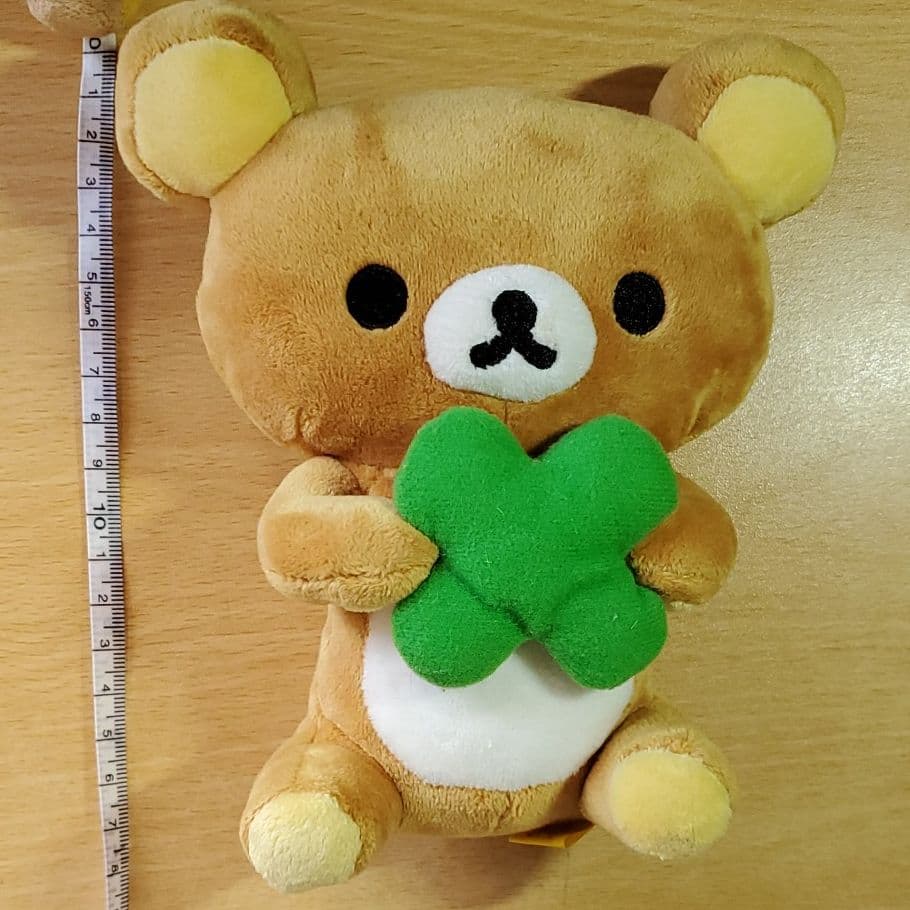 四葉のクローバー　リラックマ　金運アップ