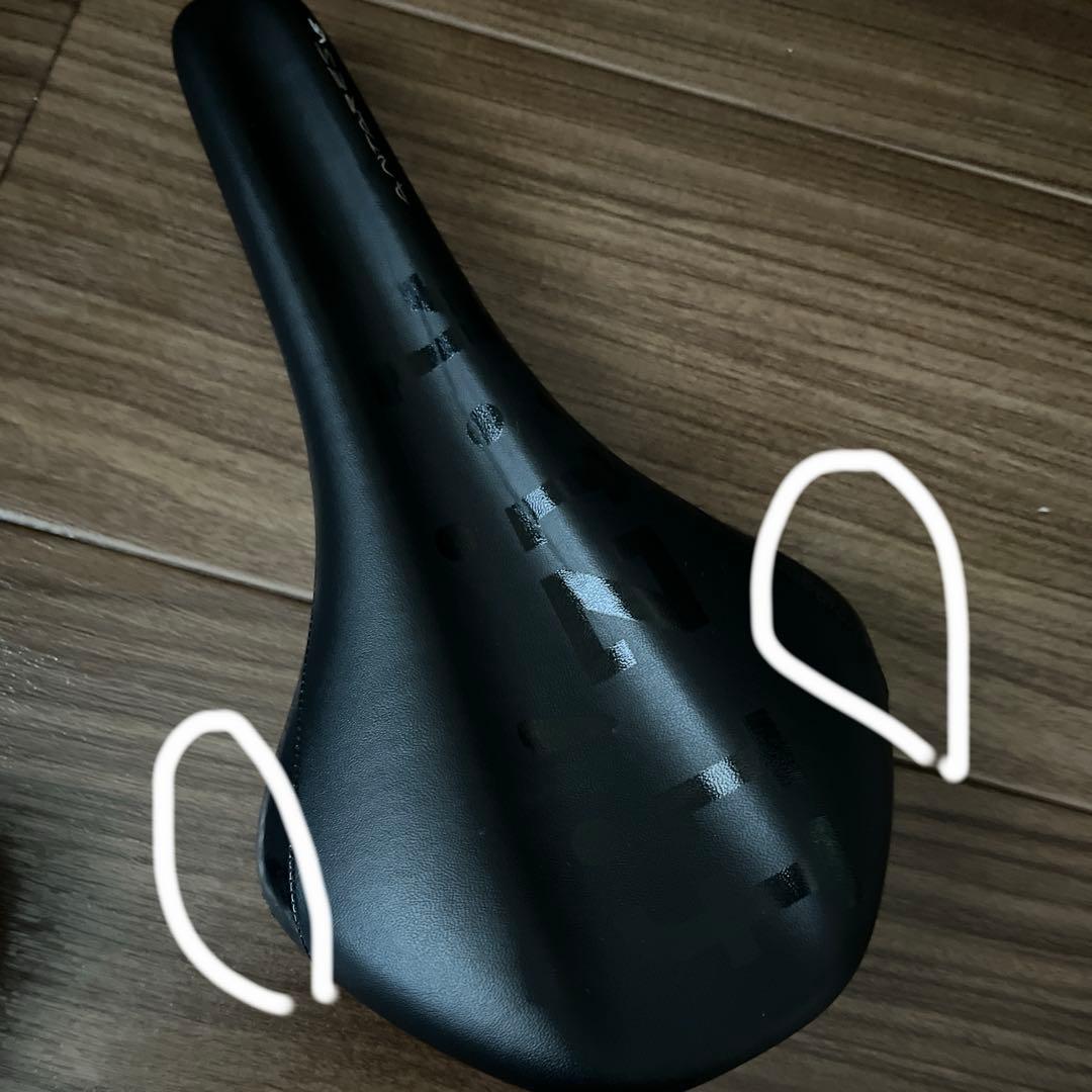 Fizik Antares VS サドル ブラック