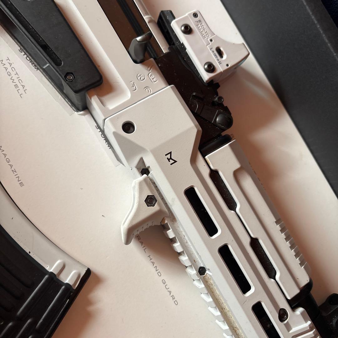 東京マルイ次世代電動ガン　ホワイトストーム　リフレックスサイト付き